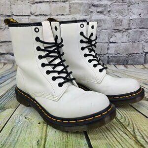 Dr. Martens 11821 Smooth Leather White Combat Boots Women’s Size 8 AirWair